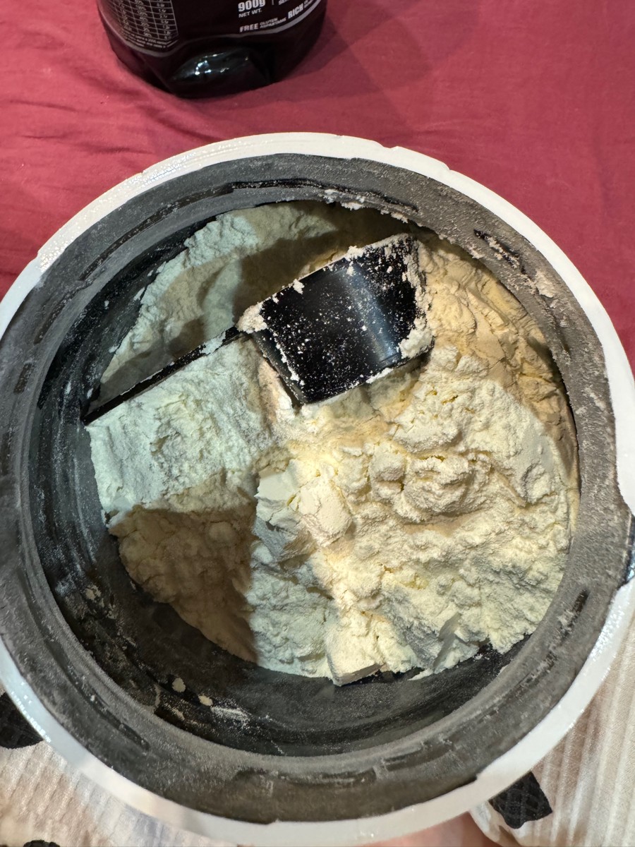 Фото покупателя №128 из 138: 2 банки протеин сывороточный со вкусом банана, шоколада 60 порций 1800 г., отзыв на 5 из 5, Ozon, 6 марта 2024