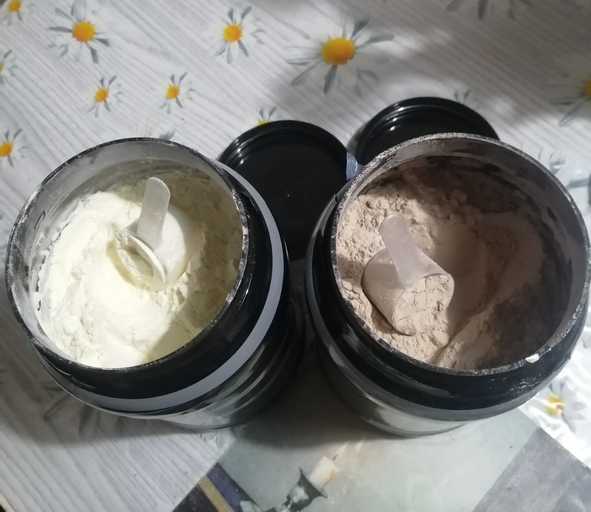 Фото покупателя №18 из 138: 2 банки протеин сывороточный со вкусом банана, шоколада 60 порций 1800 г., отзыв на 5 из 5, Ozon, 16 марта 2025