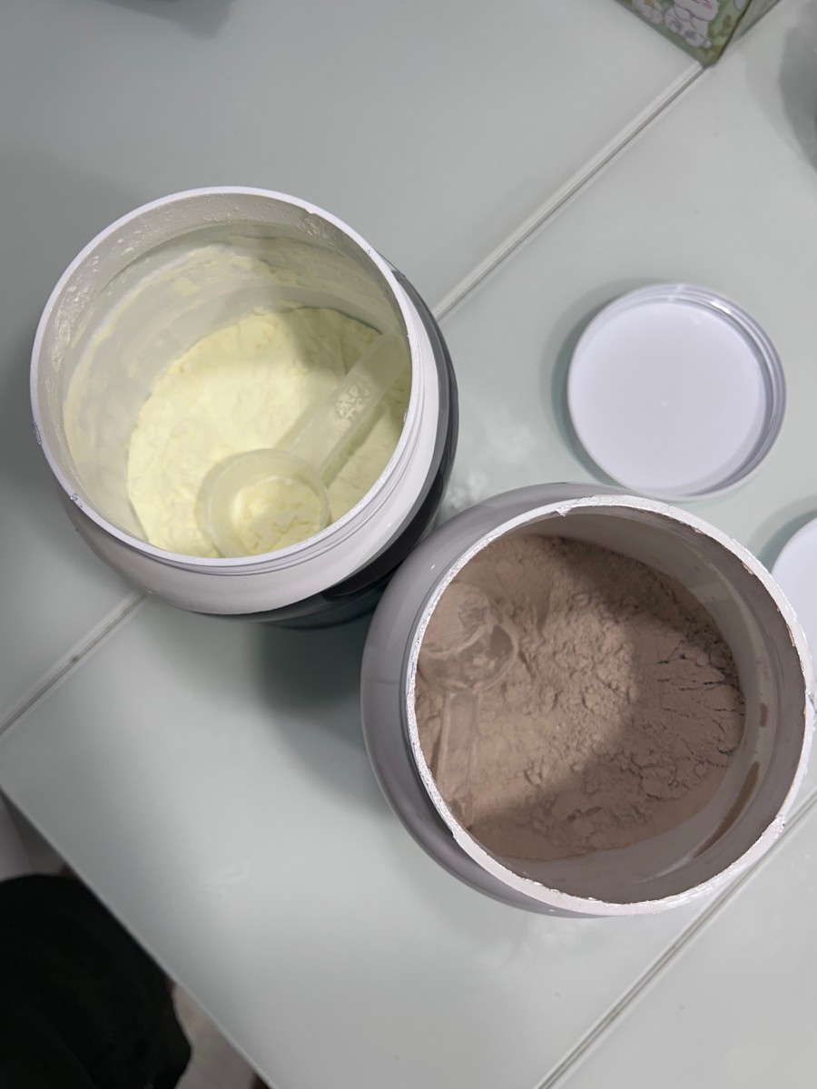 Фото покупателя №4 из 138: 2 банки протеин сывороточный со вкусом банана, шоколада 60 порций 1800 г., отзыв на 4 из 5, Ozon, 28 октября 2025
