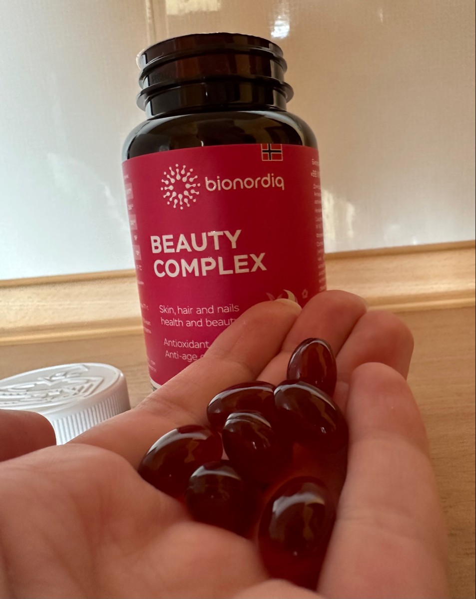Фото покупателя №200 из 420: Витаминный комплекс для волос ногтей и кожи Beauty Complex bionordiq 790 мг 60 капсул, биотин коллаген, витамины красоты, для женщин, для роста волос, БАД, для иммунитета, для здоровья, для костей, отзыв на 5 из 5, Ozon, 10 июля 2024