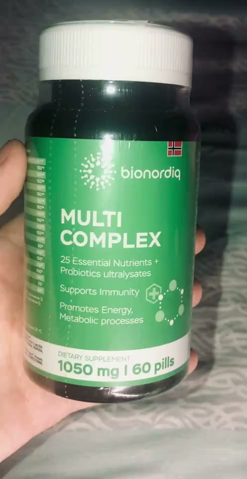 Кадр из видео покупателя №6 из 6: Мультивитаминный комплекс Multi Complex bionordiq 1050 мг 60 капсул, мультивитамины, витамины и минералы, для иммунитета и энергии, для женщин и мужчин, БАД, для здоровья, для профилактики, для костей, отзыв на 4 из 5, Ozon, 12 ноября 2024