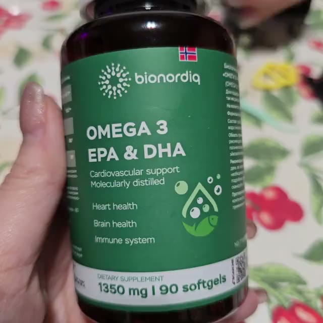 Кадр из видео покупателя №6 из 6: Омега 3 витаминный комплекс Omega 3 EPA DHA bionordiq 1350 мг 90 капсул, рыбий жир, для сердца и сосудов, для иммунитета, для волос и кожи, для женщин и мужчин, для здоровья, витамины, БАД, для костей, отзыв на 5 из 5, Ozon, 18 января 2025