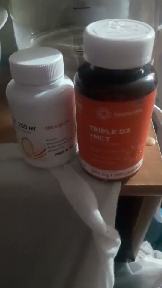 Кадр из видео покупателя №3 из 6: Омега 3 витаминный комплекс Omega 3 EPA DHA bionordiq 1350 мг 90 капсул, рыбий жир, для сердца и сосудов, для иммунитета, для волос и кожи, для женщин и мужчин, для здоровья, витамины, БАД, для костей, отзыв на 5 из 5, Ozon, 18 января 2025